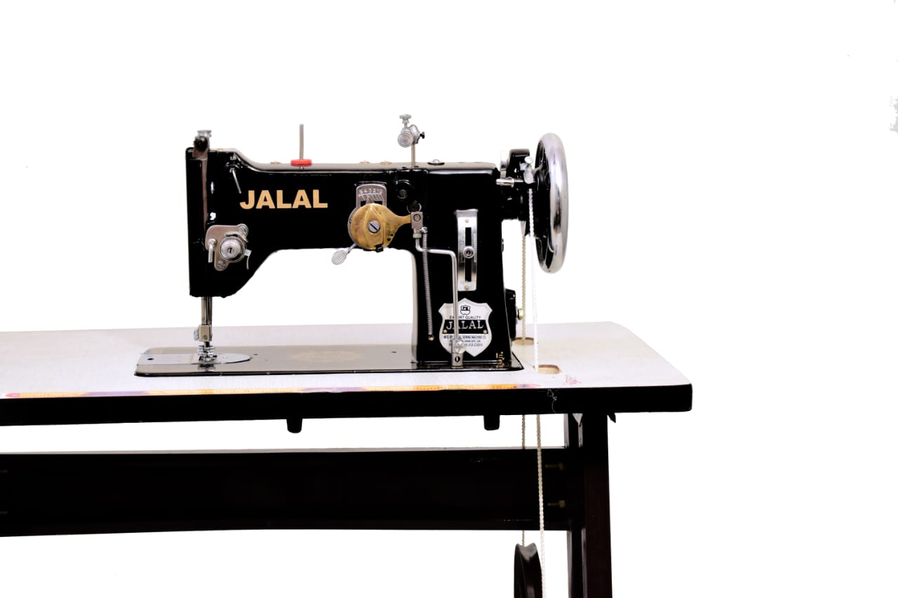 Semi industrial sewing machine No.1 ( family model)